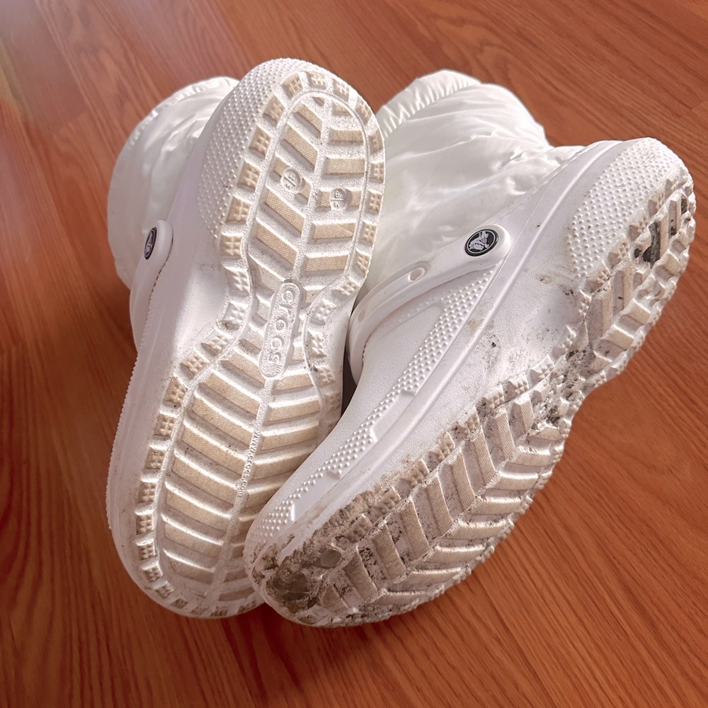 CROCS White Textured Sole Footwear